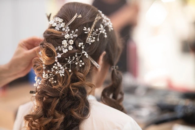Bridal curls with white flowers