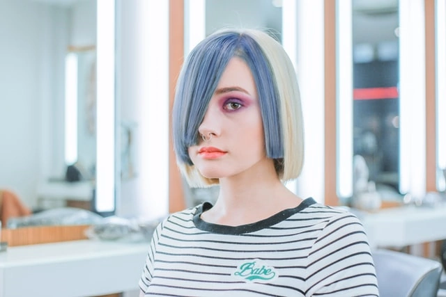 Parted hair cyed blue and white
